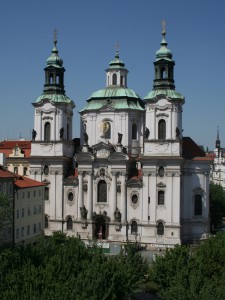 kostel_sv._mikulase_-_praha-_stare_mesto_-_staromestske_namesti.jpg
